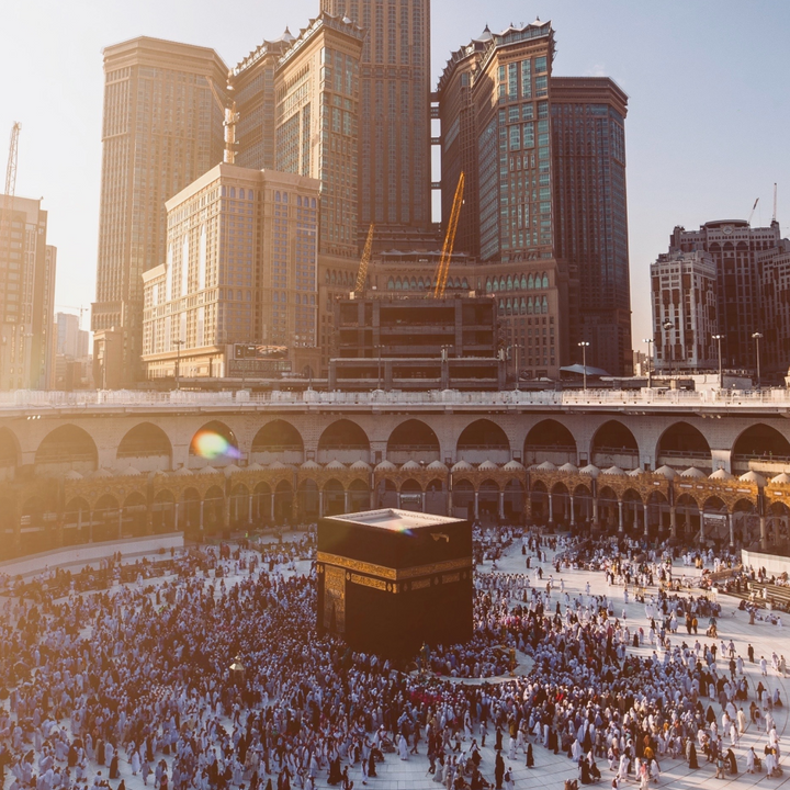 De Kaaba in de Masjid al-Haram in Mekka tijdens de tawaf